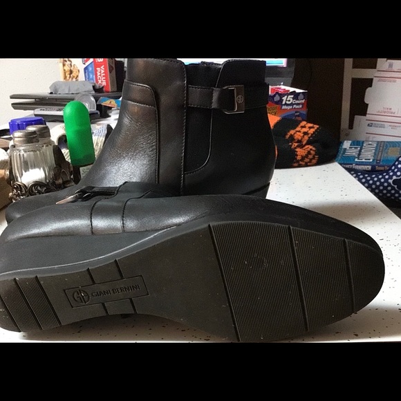 Giani Bernini Wedge Booties - Picture 4 of 4